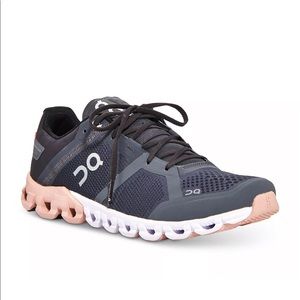 On running cloudflow size 10 women’s shoes